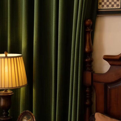 Grüner Samtvorhang für das Wohnzimmer