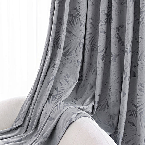 Eleganter grauer Vorhang