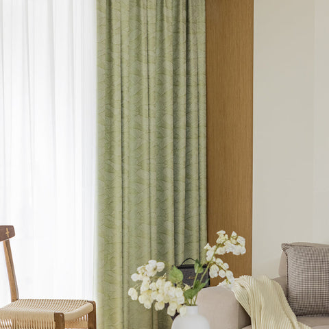 Vorhang mit grünem Blattmuster