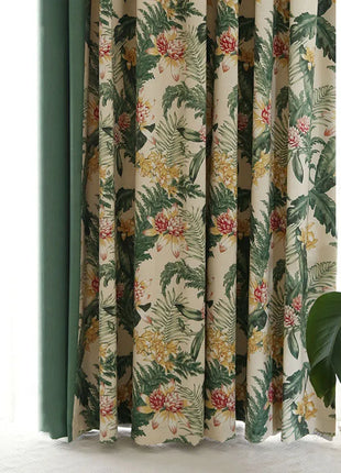 Tropische Vorhänge mit floraler Eleganz