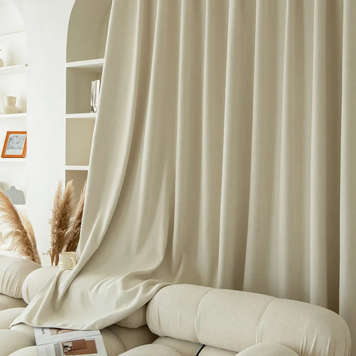 Cremefarbener Chenille-Vorhang