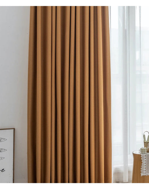 Hellbrauner Vorhang