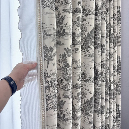 Vintage-weißer gemusterter Vorhang