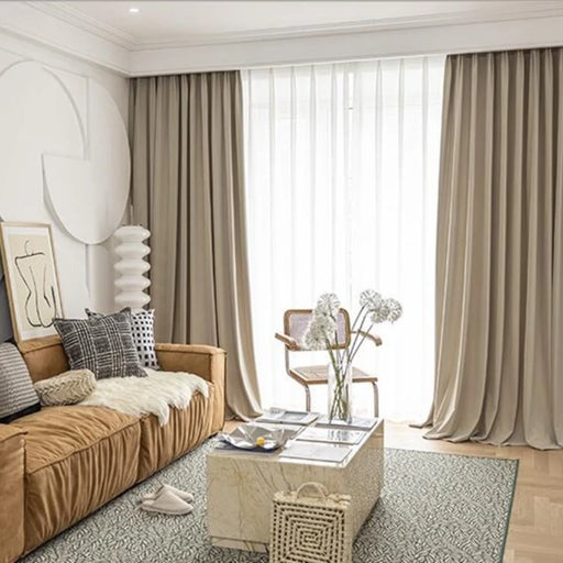 Warmbeige Samtvorhang