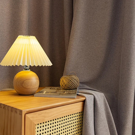 Brauner Leinenvorhang