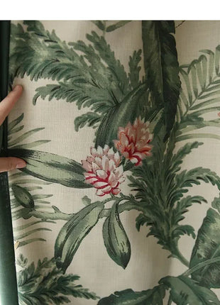 Tropische Vorhänge mit floraler Eleganz