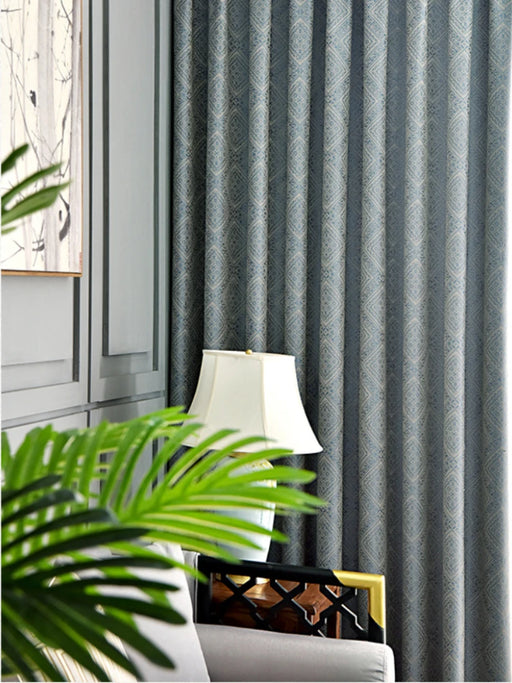 Luxuriöser blauer gemusterter Vorhang