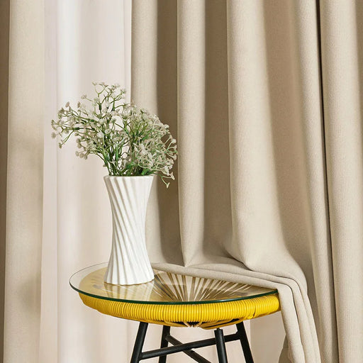 Trendige beige Vorhänge fürs Wohnzimmer