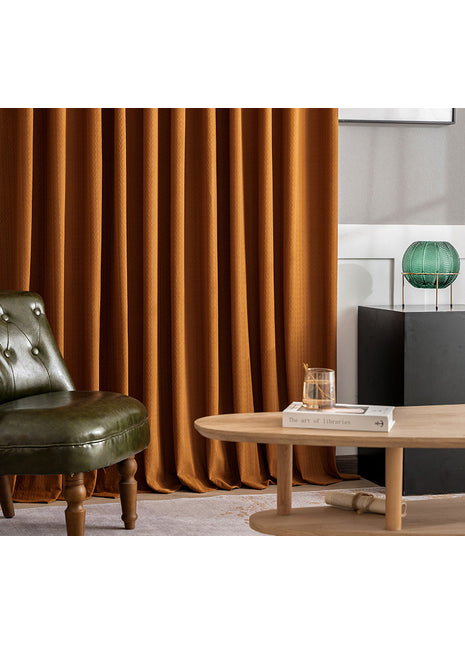 Orangefarbener Vorhang für ein modernes Wohnzimmer