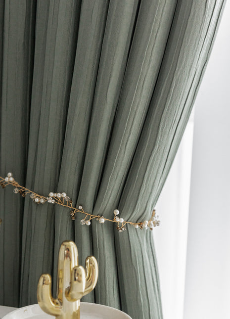 Flaschengrüner Vorhang