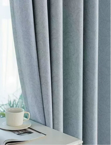 Eleganter moderner blauer Vorhang