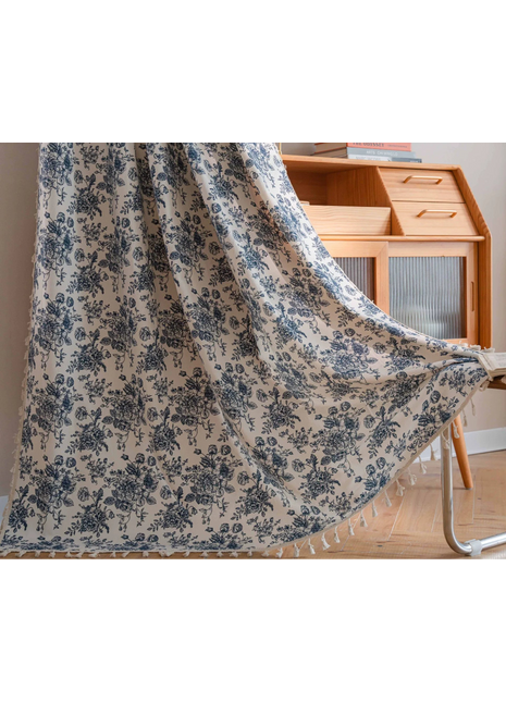 Moderner weißer und blauer Vorhang