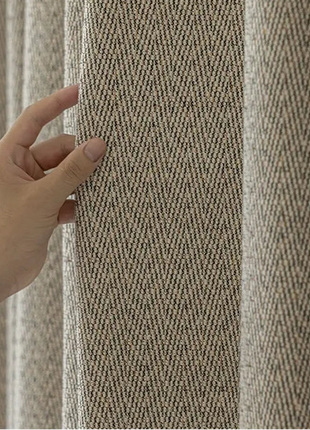 Hellblauer geometrischer Vorhang