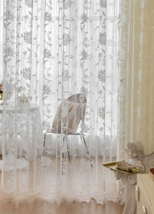 Romantischer, mit Blumen bestickter, transparenter Vorhang