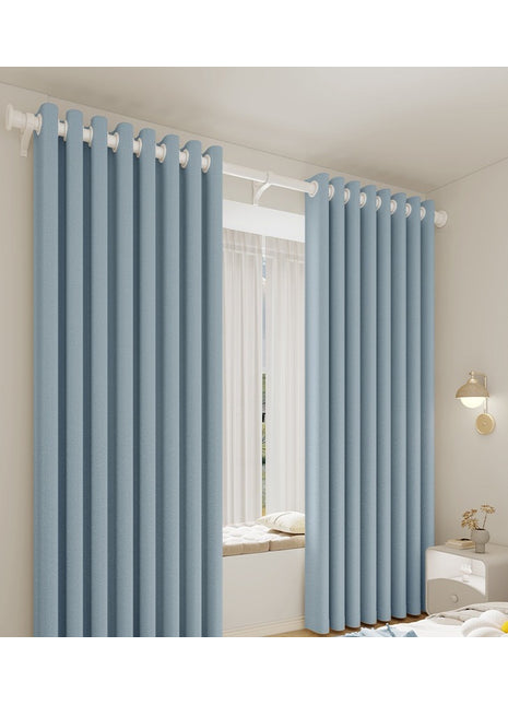 Luxuriöser hellblauer Vorhang