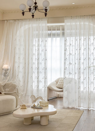 Transparente, bestickte Blumenspitze im klassischen, raffinierten Stil