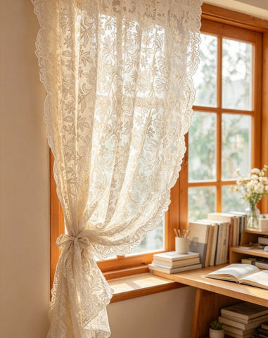 Transparenter, floraler Stickerei im orientalischen Stil
