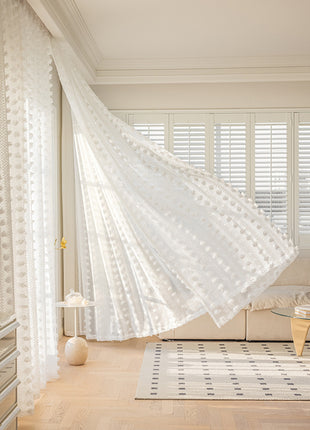 Romantisches, transparentes Wohnzimmer mit weißem Muster