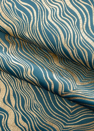 Blauer Vorhang mit goldenen Linien
