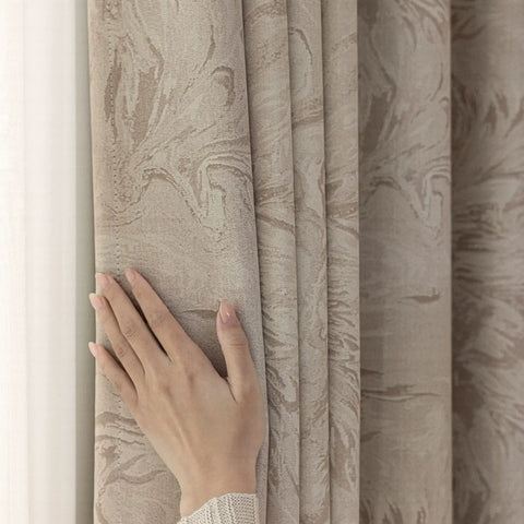 Eleganter Verdunkelungsvorhang mit blauer Blattstickerei