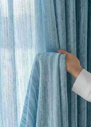 Himmelblauer Farbvorhang