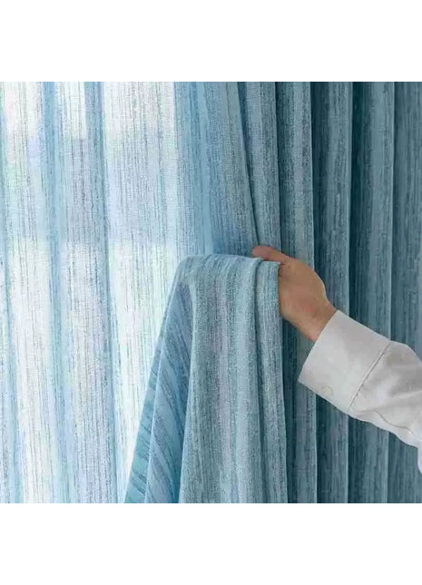 Himmelblauer Farbvorhang