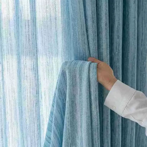 Himmelblauer Farbvorhang