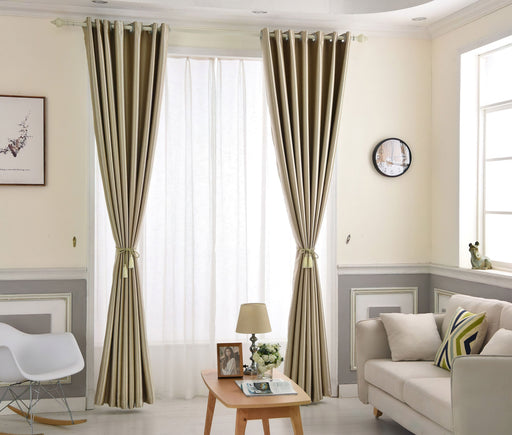 Beige und goldener Vorhang