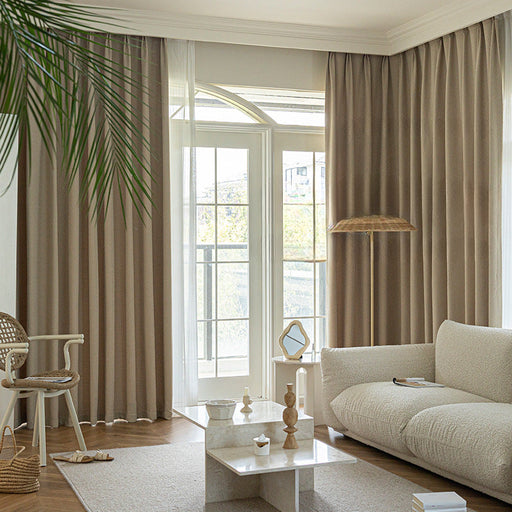 Dicker beigefarbener Vorhang für das Wohnzimmer