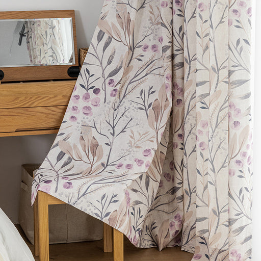 Weißer Vorhang mit provenzalischen Mustern