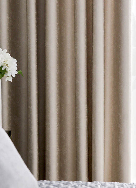 Silbergrauer Vorhang