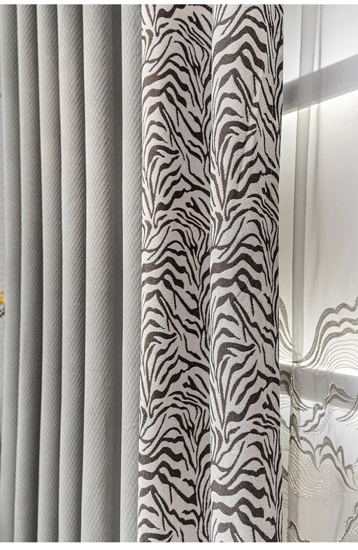 Vorhang mit grauem Zebra-Muster