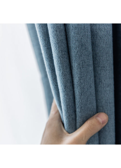 Blauer Leinenvorhang