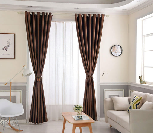 Brauner und goldener Vorhang