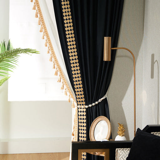 Schwarzer Samtvorhang