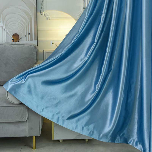 Himmelblauer Verdunkelungsvorhang