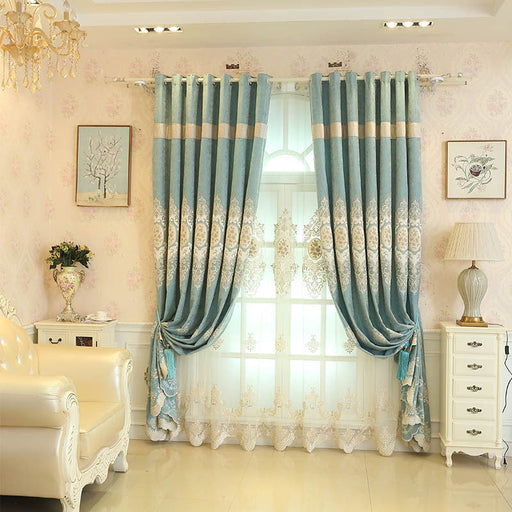 Königsblauer bestickter Vorhang