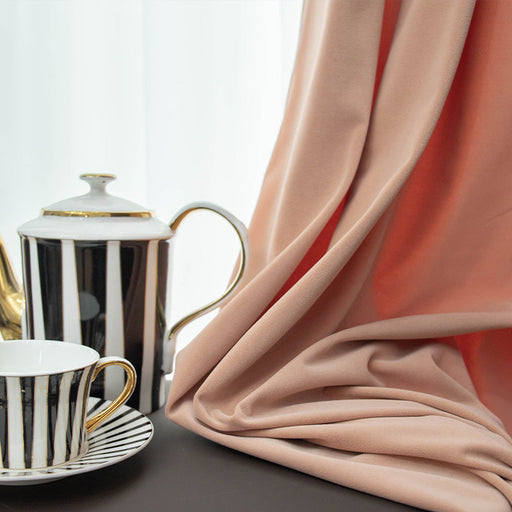 Lachsfarbener Vorhang