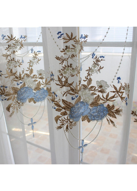 Weißer Voile-Gardinenvorhang mit blauem Muster