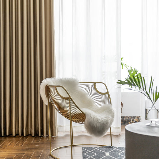 Beige und goldener Verdunkelungsvorhang