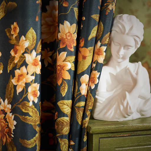 Blauer Blumenvorhang